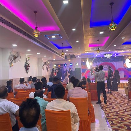 Hotel Mannu Grand Kanpur Eksteriør billede