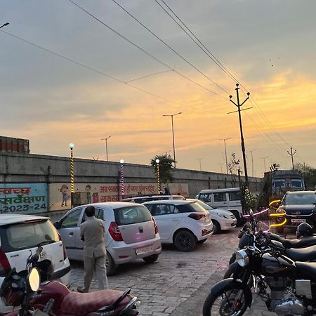 Hotel Mannu Grand Kanpur Eksteriør billede